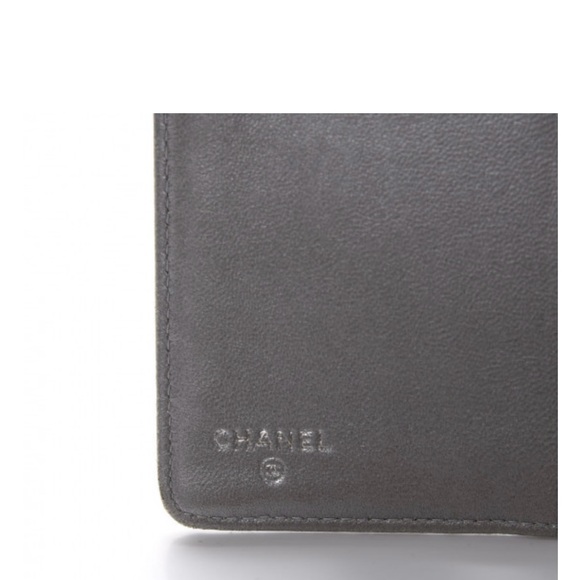 This is an authentic CHANEL Lambskin Camellia Embossed Yen Wallet in Black. - Picture 6 of 8